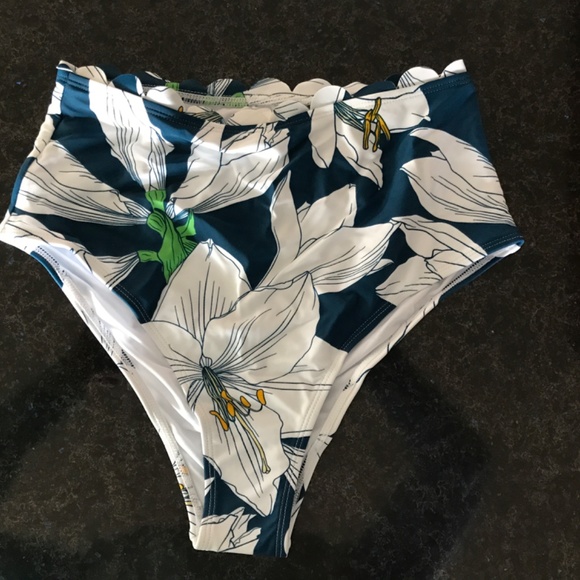 NWT Adorable Brand New CupShe Swim Suit Size M - Picture 4 of 10